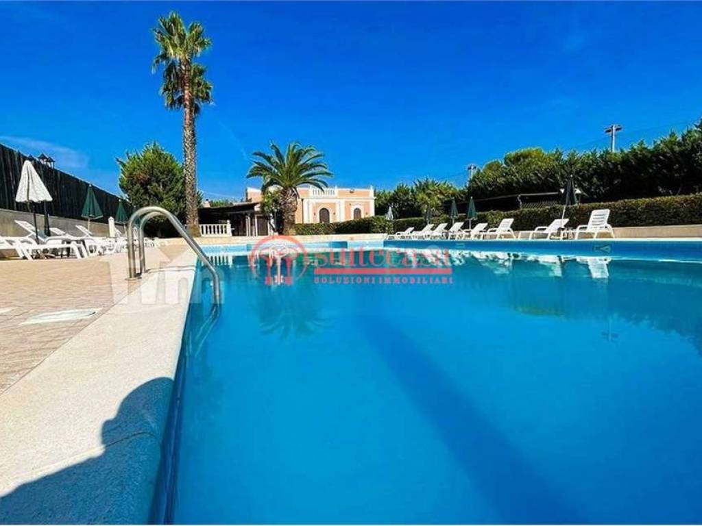 casa indipendente in vendita a Trani in zona Capirro