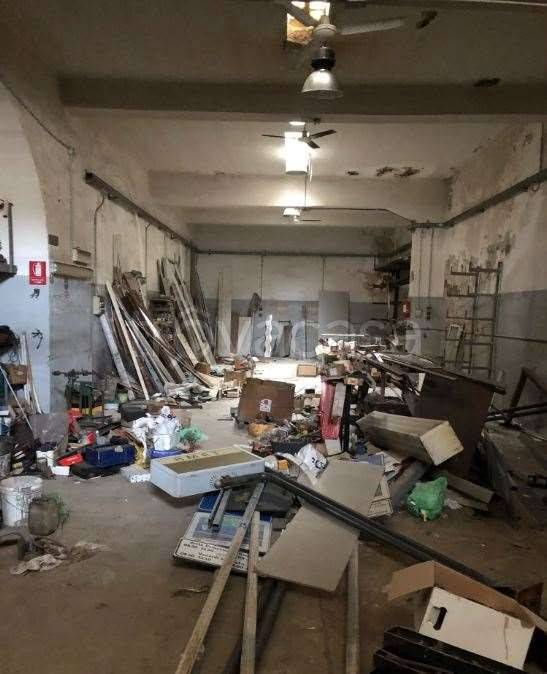 locale commerciale in vendita a Trani