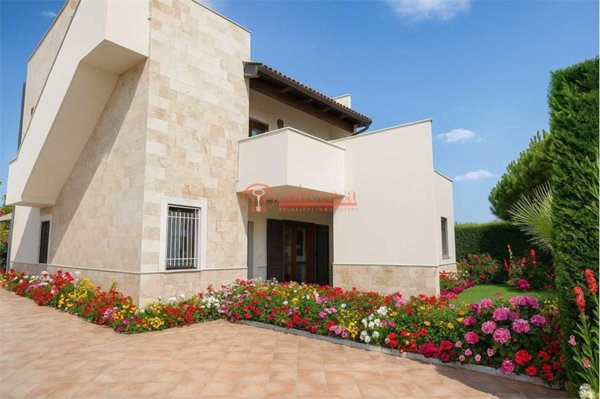casa indipendente in vendita a Trani in zona Capirro