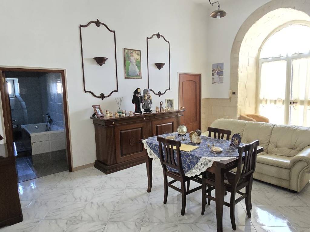 casa indipendente in vendita a Trani in zona Villa Dragonetti