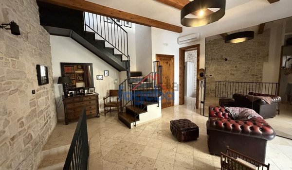 casa indipendente in vendita a Trani in zona Borgo Medievale