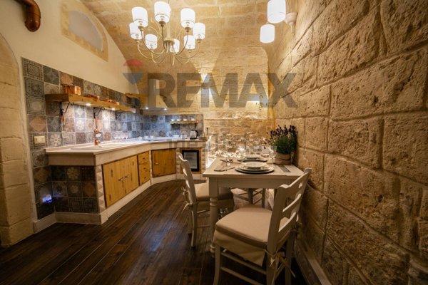 appartamento in vendita a Trani in zona Borgo Medievale