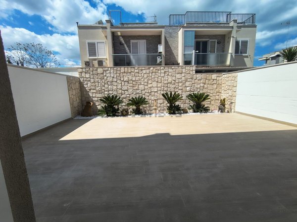 casa indipendente in vendita a Trani in zona Villa Dragonetti