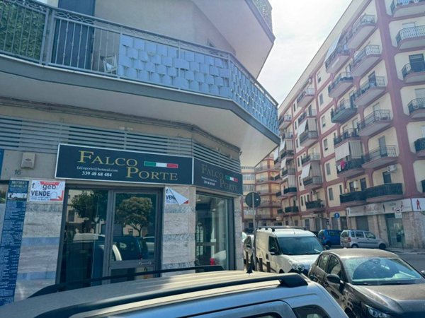 negozio in vendita a Trani