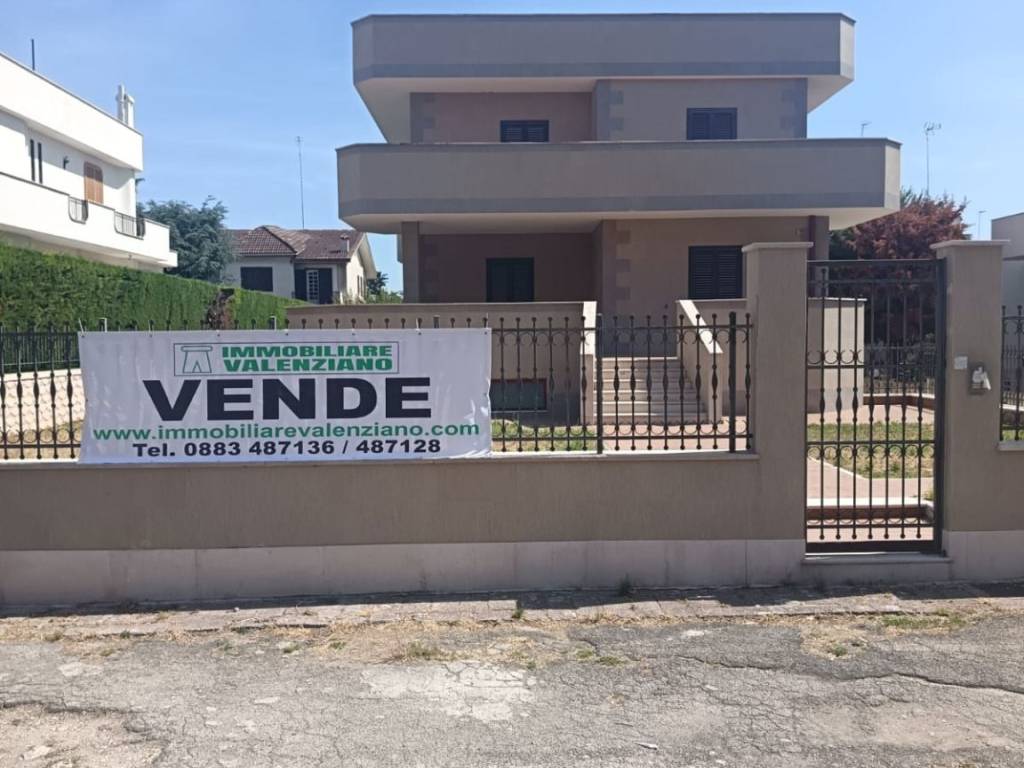 casa indipendente in vendita a Trani in zona Borgo Ottocentesco