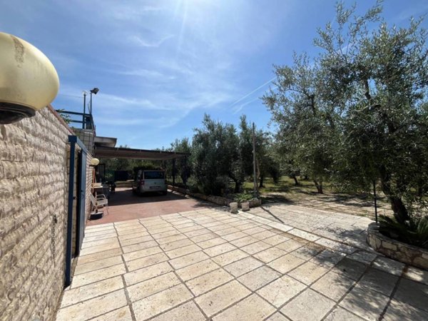 casa indipendente in vendita a Trani in zona Villa Dragonetti