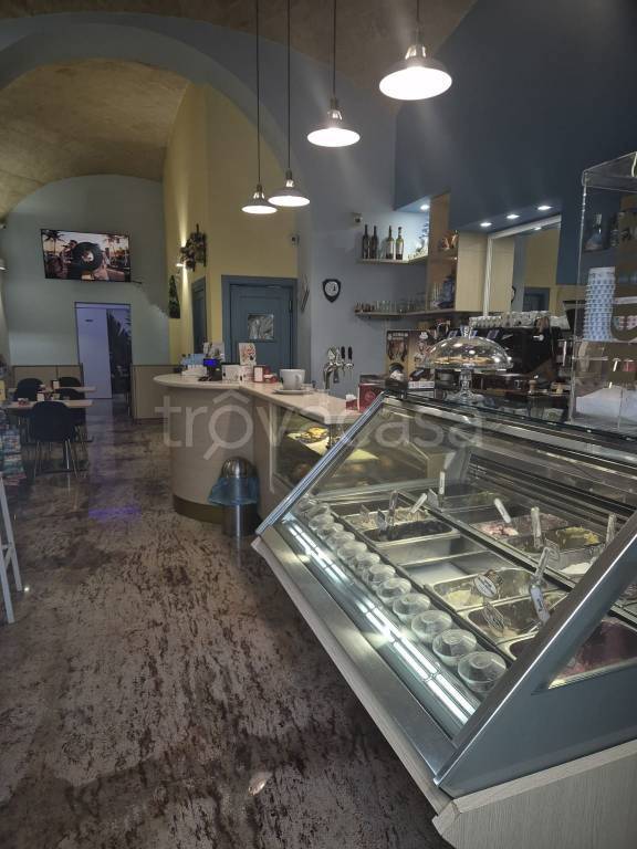 negozio in vendita a Trani in zona Borgo Ottocentesco