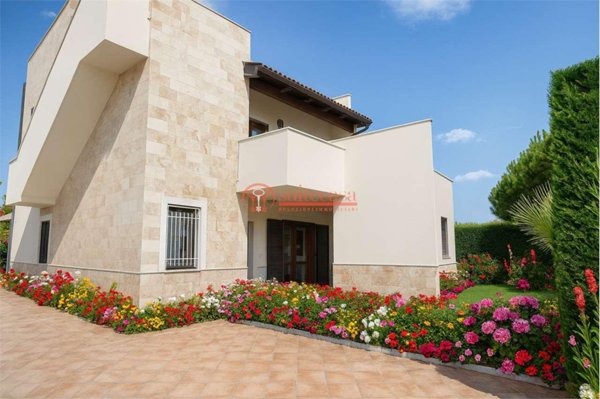 casa indipendente in vendita a Trani in zona Villa Dragonetti