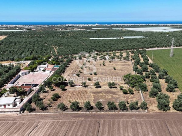 casa indipendente in vendita a Trani in zona Capirro