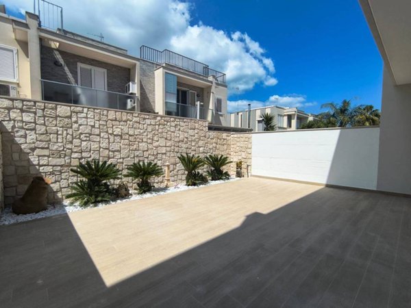 casa indipendente in vendita a Trani in zona Villa Dragonetti