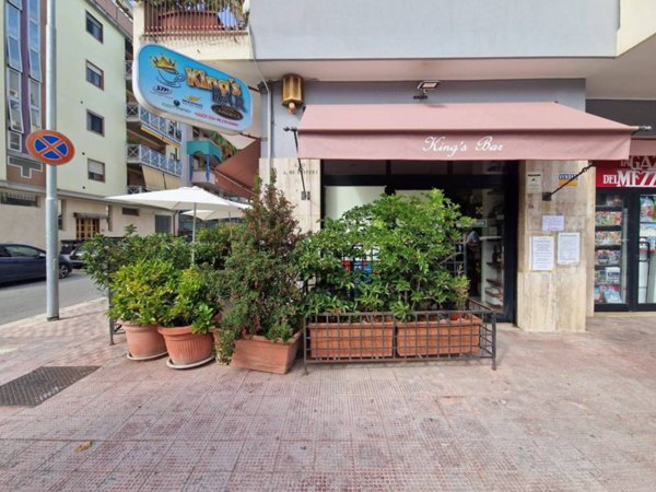 negozio in vendita a Trani in zona Borgo Ottocentesco