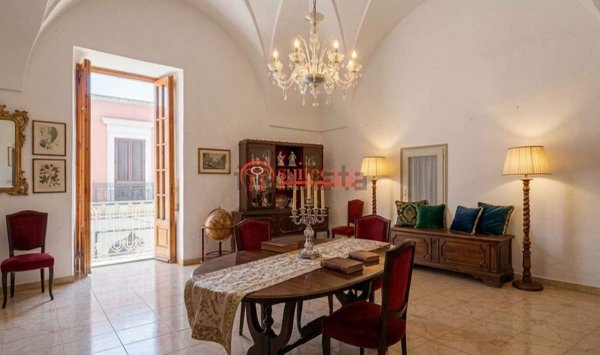 appartamento in vendita a Trani in zona Borgo Ottocentesco