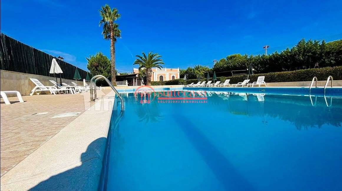 casa indipendente in vendita a Trani in zona Capirro