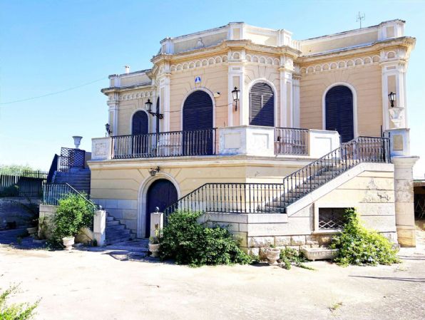 casa indipendente in vendita a Trani in zona Villa Dragonetti