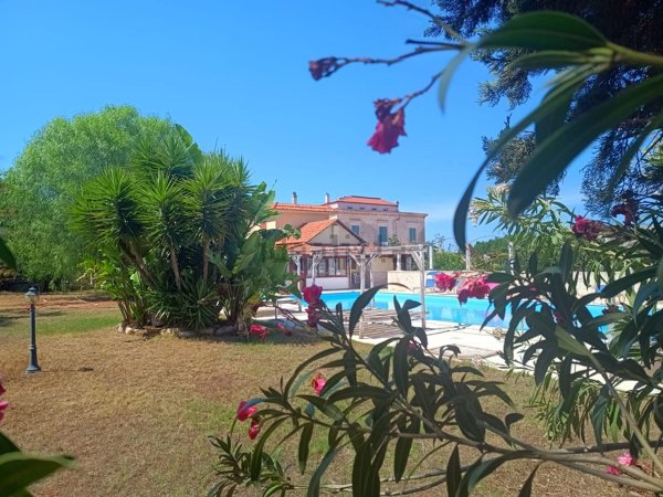 casa indipendente in vendita a Trani in zona Villa Dragonetti