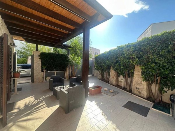 casa indipendente in vendita a Trani in zona Villa Dragonetti