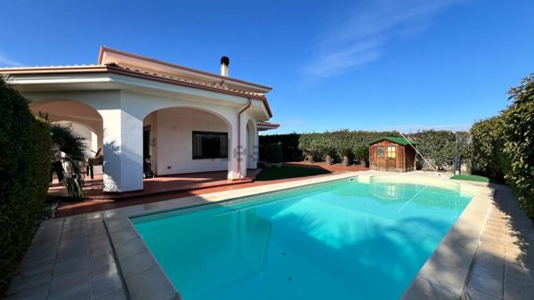 casa indipendente in vendita a Trani in zona Villa Dragonetti