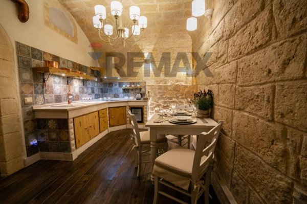 appartamento in vendita a Trani in zona Borgo Medievale