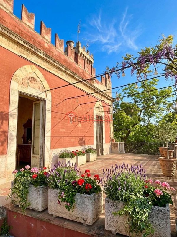 casa indipendente in vendita a Trani in zona Villa Dragonetti