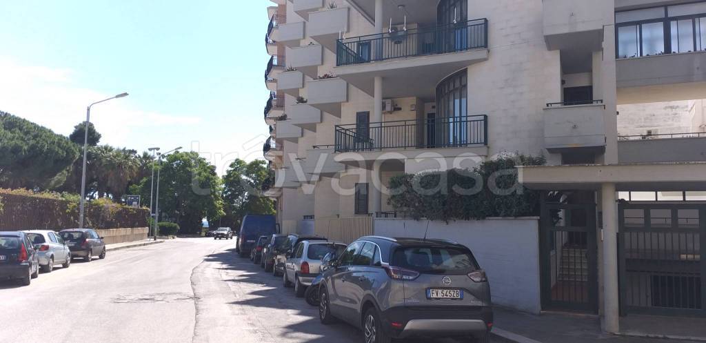 box auto in vendita a Trani in zona Borgo Ottocentesco