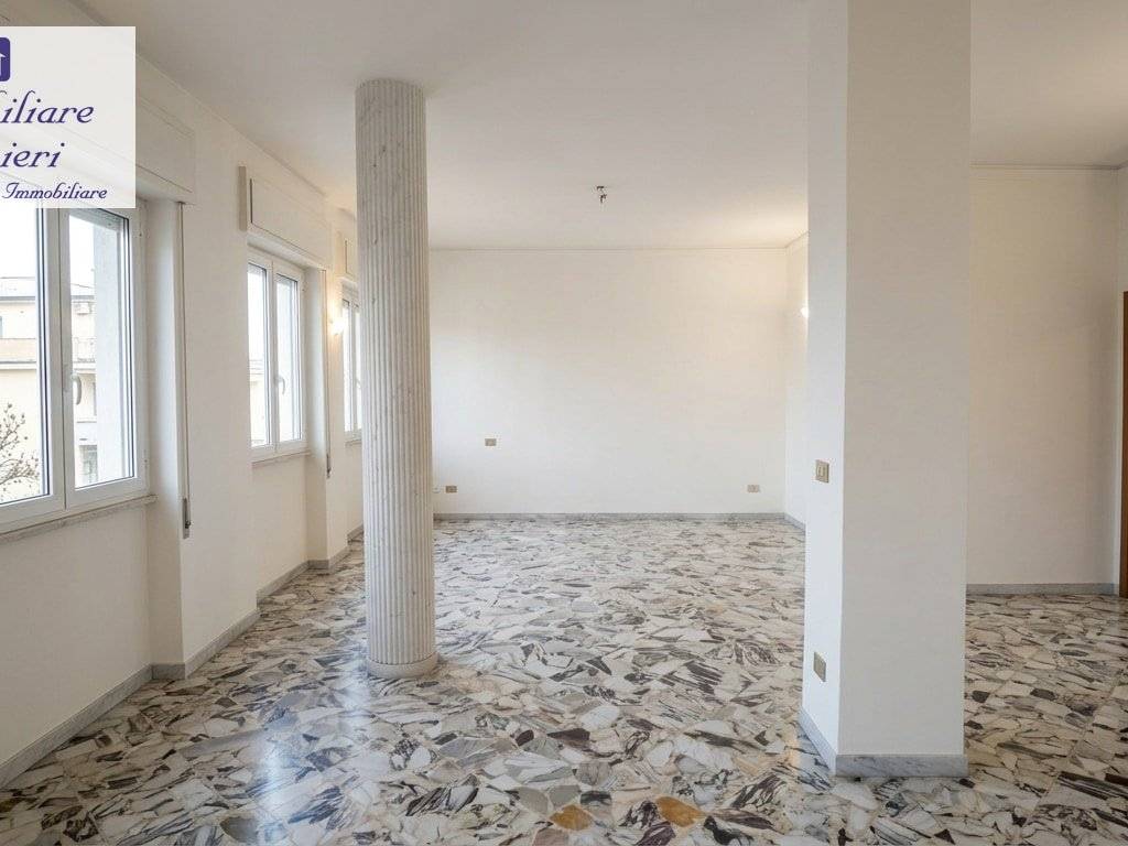 appartamento in vendita a Trani in zona Borgo Ottocentesco