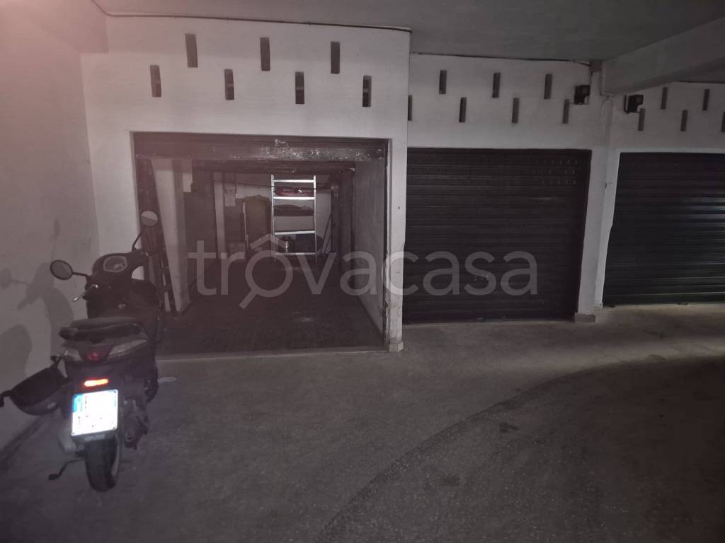 box auto in vendita a Trani in zona Borgo Ottocentesco