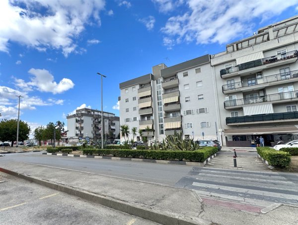 locale commerciale in vendita a Trani