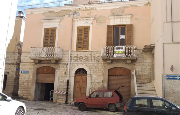 intera palazzina in vendita a Trani in zona Borgo Medievale