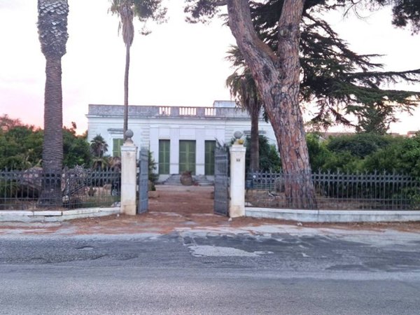 casa indipendente in vendita a Trani in zona Borgo Medievale