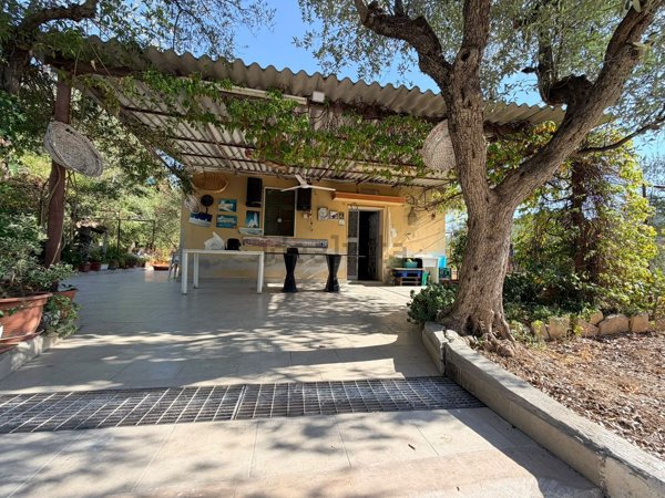 casa indipendente in vendita a Trani in zona Villa Dragonetti