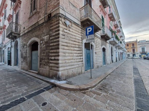 ufficio in vendita a Trani in zona Borgo Medievale
