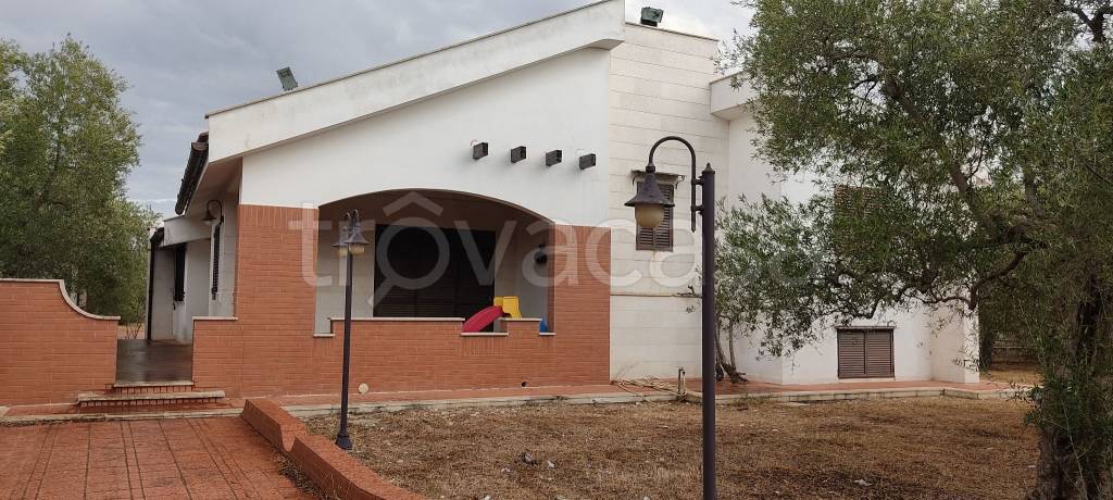 casa indipendente in vendita a Trani in zona Capirro