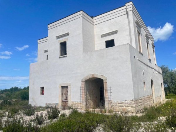 casa indipendente in vendita a Trani in zona Capirro