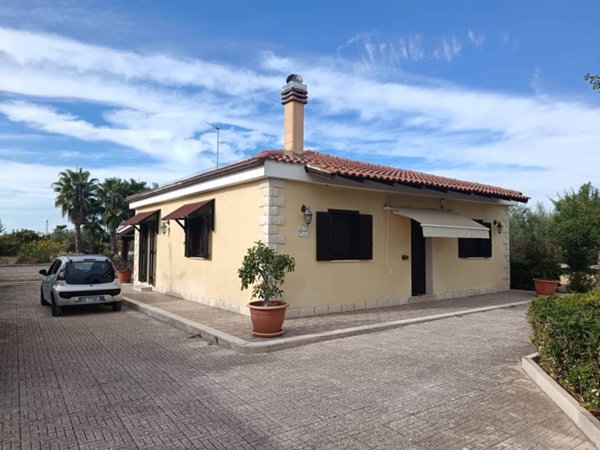 casa indipendente in vendita a Trani in zona Villa Dragonetti