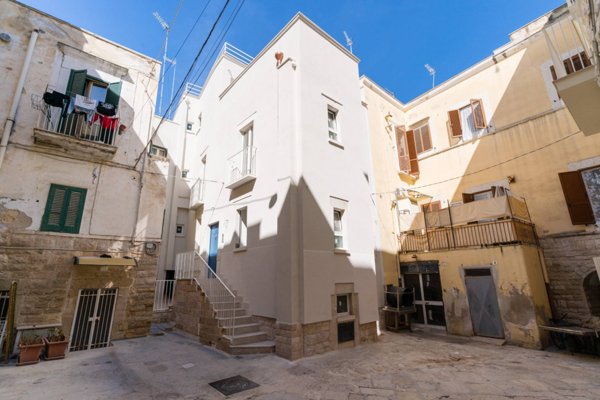 locale commerciale in vendita a Trani in zona Borgo Medievale