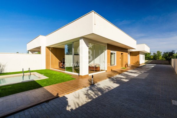 casa indipendente in vendita a Trani in zona Villa Dragonetti