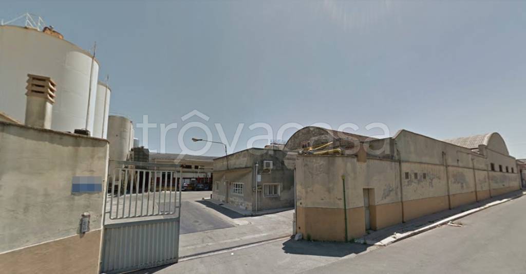 locale commerciale in vendita a Trinitapoli