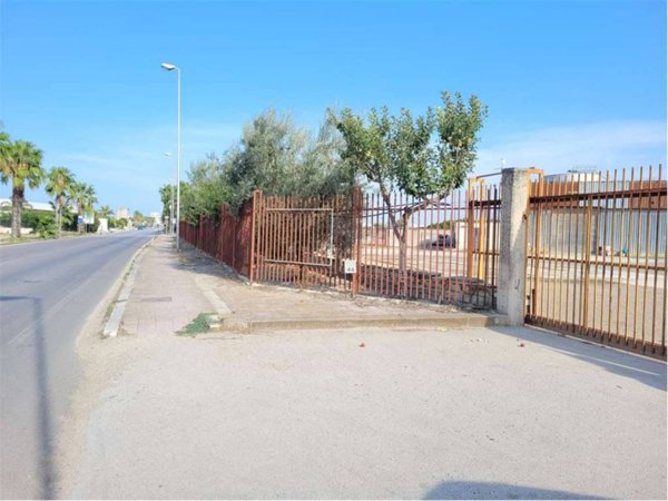 locale commerciale in vendita a Trinitapoli