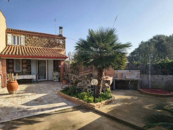 casa indipendente in vendita ad Arbus in zona Sant'Antonio di Santadi