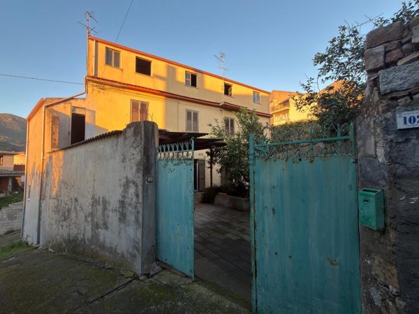 pentavano in vendita ad Arbus