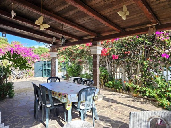 casa indipendente in vendita a Calasetta