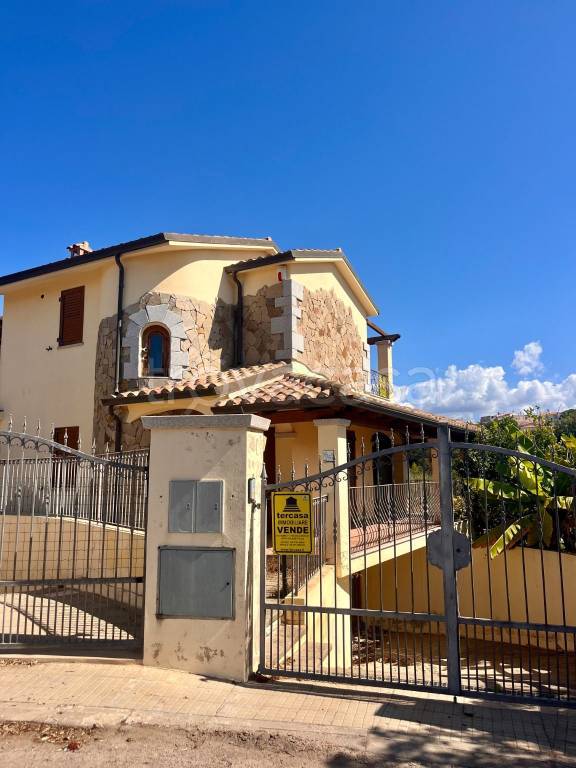 casa indipendente in vendita a Calasetta