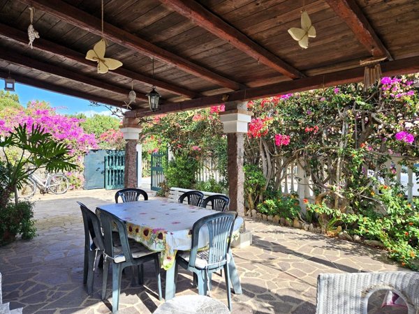 casa indipendente in vendita a Calasetta