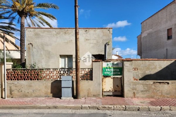 casa indipendente in vendita a Calasetta