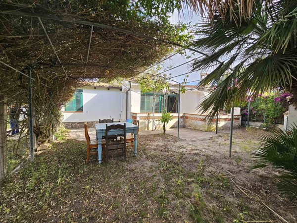 casa indipendente in vendita a Calasetta