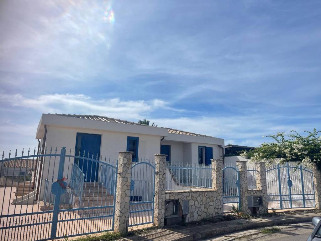casa indipendente in vendita a Calasetta