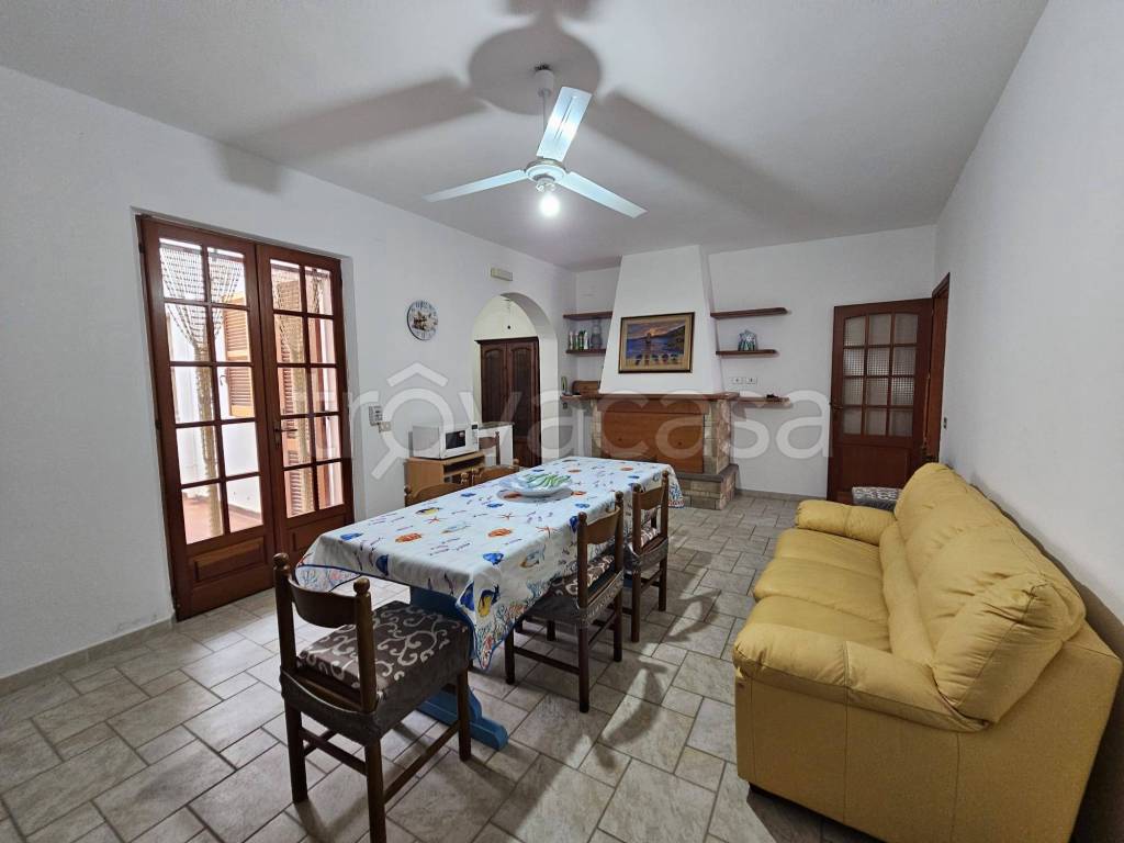 casa indipendente in vendita a Calasetta