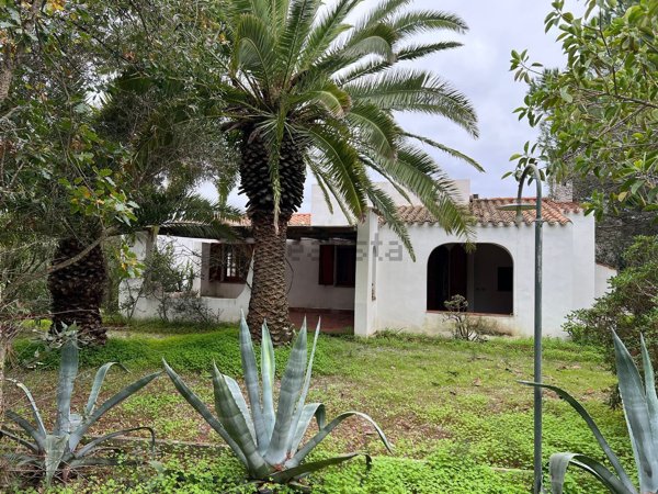 casa indipendente in vendita a Calasetta