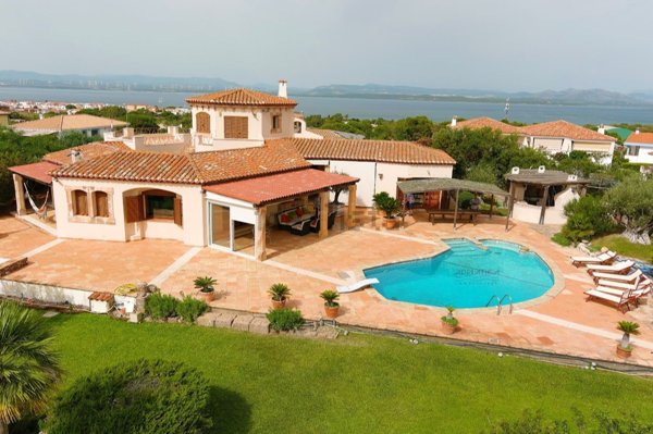 casa indipendente in vendita a Calasetta