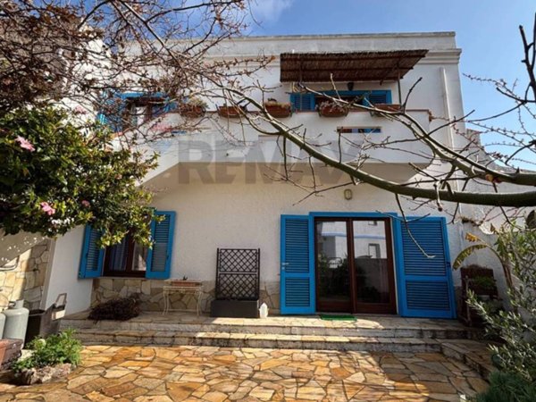 casa indipendente in vendita a Calasetta